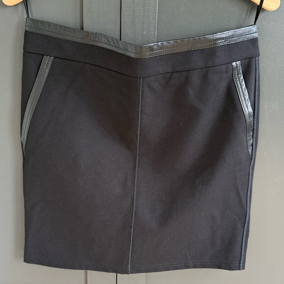 Gucci Black Mini Skirt with Leather Trim • 40 • - Picture 1 of 9